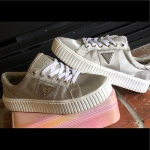 ❓Guess ❓Sneaker..!